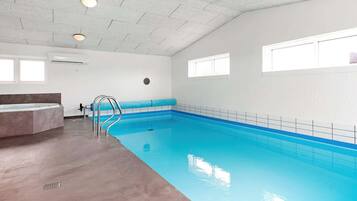 Hus | Pool | Inomhuspool och utomhuspool