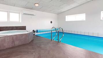 Ferienhaus | Pool | Innenpool, Außenpool