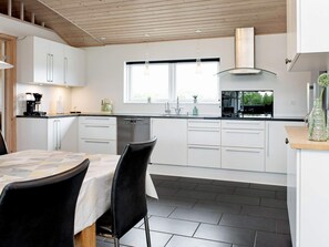 House | Interior - Luxury Retreat With Pool - By Traum Ferienwohnungen (Vaeggerlose)