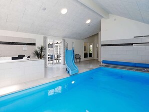 Piscine couverte, piscine extérieure