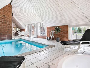 Indoor pool, outdoor pool - Luxury Beach House Marielyst - By Traum Ferienwohnungen (Vaeggerlose)