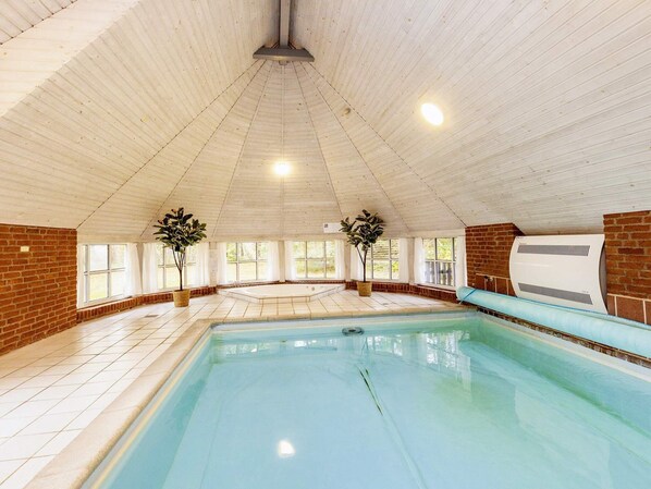 House | Pool