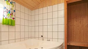 Spa treatment - Pleasant Holiday Home near Bogense with Sauna (Bogense)