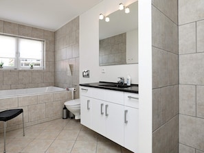 Apartment | Bathroom