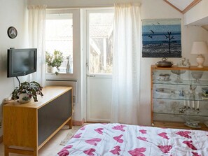 2 Schlafzimmer, individuell eingerichtet