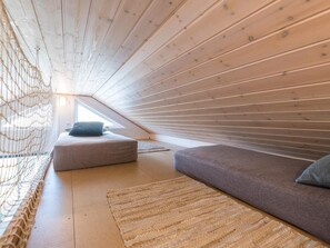 3 bedrooms, cribs/infant beds