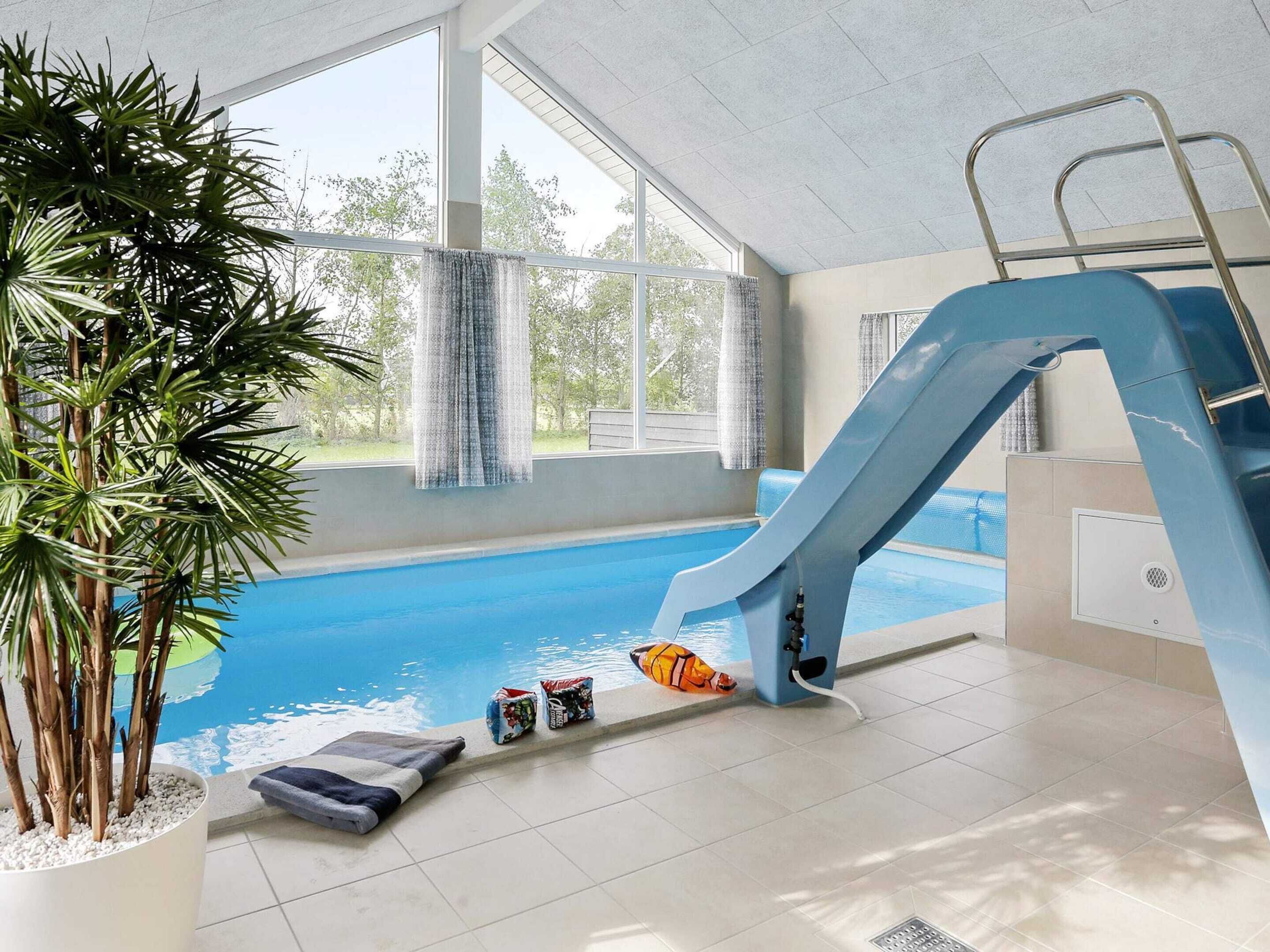 Huis | Zwembad | Een binnenzwembad en een buitenzwembad