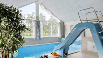 Huis | Zwembad | Een binnenzwembad en een buitenzwembad
