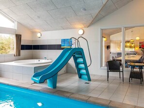 Hús | Laug | Innilaug, útilaug