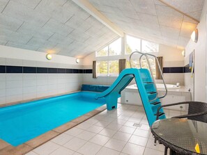 独立别墅 | 泳池 | 室内游泳池，室外游泳池