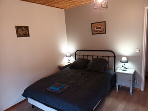 5 Schlafzimmer, Bügeleisen/Bügelbrett, Reisekinderbett, WLAN