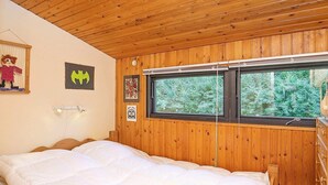 2 bedrooms, cribs/infant beds - 4 Person Holiday Home in Rødby (Rodby)