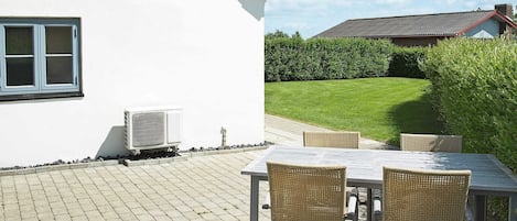 House | Outdoor dining