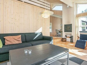 House | Interior - Tranquil Retreat With Spa - By Traum Ferienwohnungen (Aalbaek)