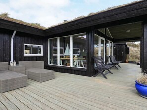 Outdoor dining - 6 Person Holiday Home in Saltum (Saltum)