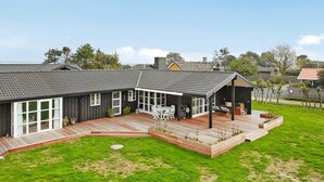 Exterior - Beautiful Seaside Holiday Home in Juelsminde With Terrace (Juelsminde)