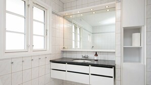 Bathroom - Beautiful Seaside Holiday Home in Juelsminde With Terrace (Juelsminde)