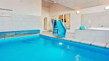 Huis | Zwembad | Een binnenzwembad, een buitenzwembad