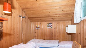 4 bedrooms, cots/infant beds, individually furnished - Spacious Holiday Home in Sikleborg With Roofed Terrace (Silkeborg)