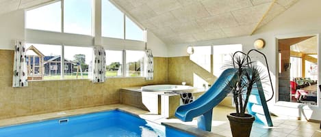 單棟房屋 | 泳池 | 室內泳池、室外泳池