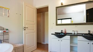 Bathroom - Bright Holiday Home in Glesborg Denmark With Sauna (Glesborg)