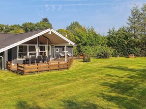 Exterior - Bright Holiday Home in Glesborg Denmark With Sauna (Glesborg)