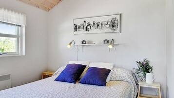 3 bedrooms, cots/infant beds