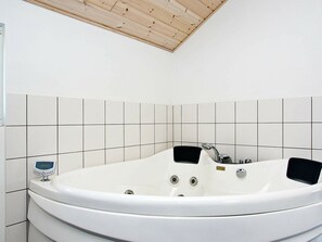 Spa treatment - Stylish Holiday Home in Hojslev Denmark With Whirlpool (Hojslev)