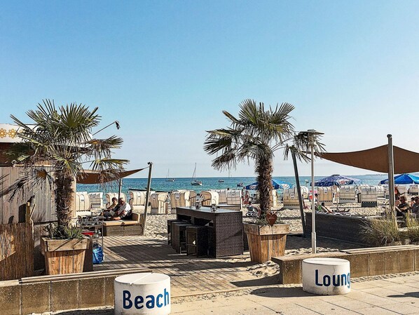 A beachside lounge area with seating and a view of the sea. - Holiday Home in Grossenbrode (Grossenbrode)