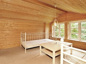 4 bedrooms, cribs/infant beds