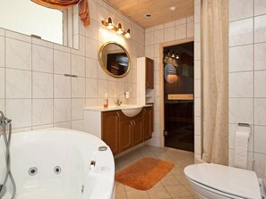 Bathroom - Dutch Holiday Home in Jutland With Terrace (Ebeltoft)