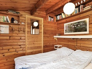 2 Schlafzimmer, Babybetten, individuell eingerichtet