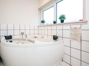 House | Spa treatment - 10 Person Holiday Home in Glesborg-by Traum (Glesborg)