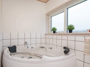 House | Spa treatment - 10 Person Holiday Home in Glesborg-by Traum (Glesborg)