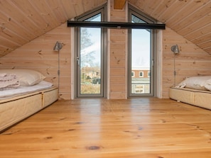 1 bedroom, cribs/infant beds