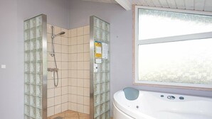 Spa treatment - Modern Holiday Home in Ålbæk With Whirlpool (Aalbaek)