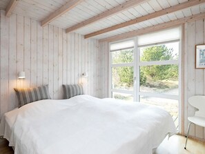 House | 3 bedrooms, cribs/infant beds