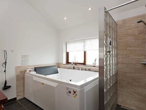 Spa treatment - Ideal Holiday Home in Føllenslev With Sauna (Follenslev)