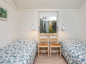 3 bedrooms, cribs/infant beds