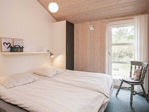 5 bedrooms