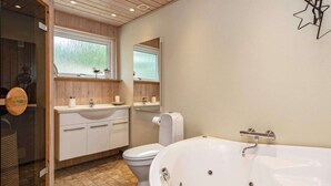 House | Bathroom - 9 Person Holiday Home in Albaek (Aalbaek)