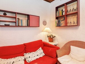 3 bedrooms, cribs/infant beds