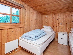 3 bedrooms, cribs/infant beds