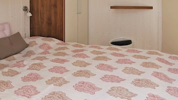 3 bedrooms, cots/infant beds