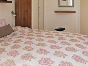 3 bedrooms, cribs/infant beds