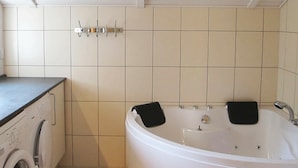 House | Spa treatment - Cozy Holiday Home in Vaeggerlose With Whirlpool (Vaeggerlose)