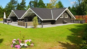 House | Exterior - Alluring Holiday Home in Falster near Sea (Vaeggerlose)