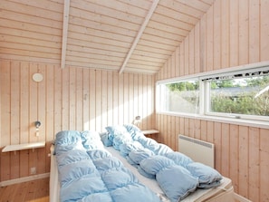 3 bedrooms, cribs/infant beds