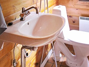 Shower - Relaxed Holiday Home in Laeso, Denmark near Nature Reserve (Læsø)