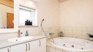 Bathroom - Luxurious Holiday Home in Faaborg on Natural Plot (Faaborg)